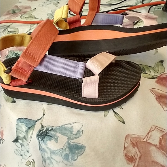 Sandals - Picture 3 of 4